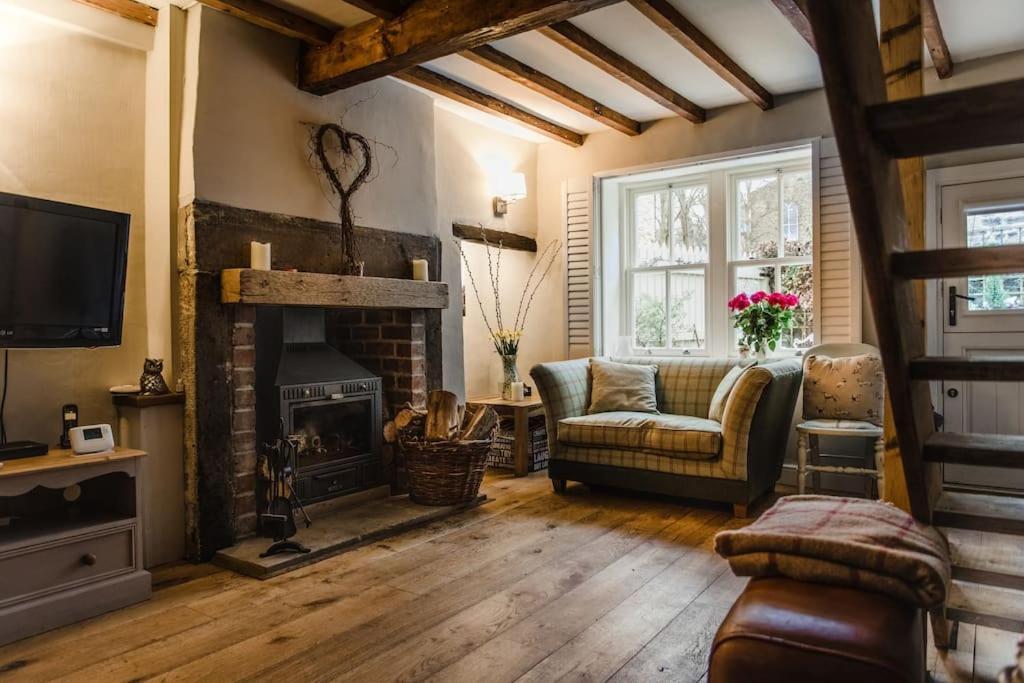 1800 Period Grade 2 Listed Cottage Addingham Bagian luar foto