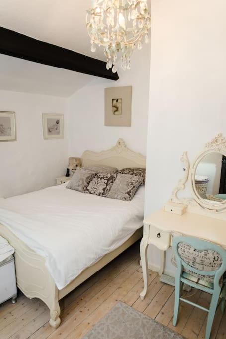 1800 Period Grade 2 Listed Cottage Addingham Bagian luar foto
