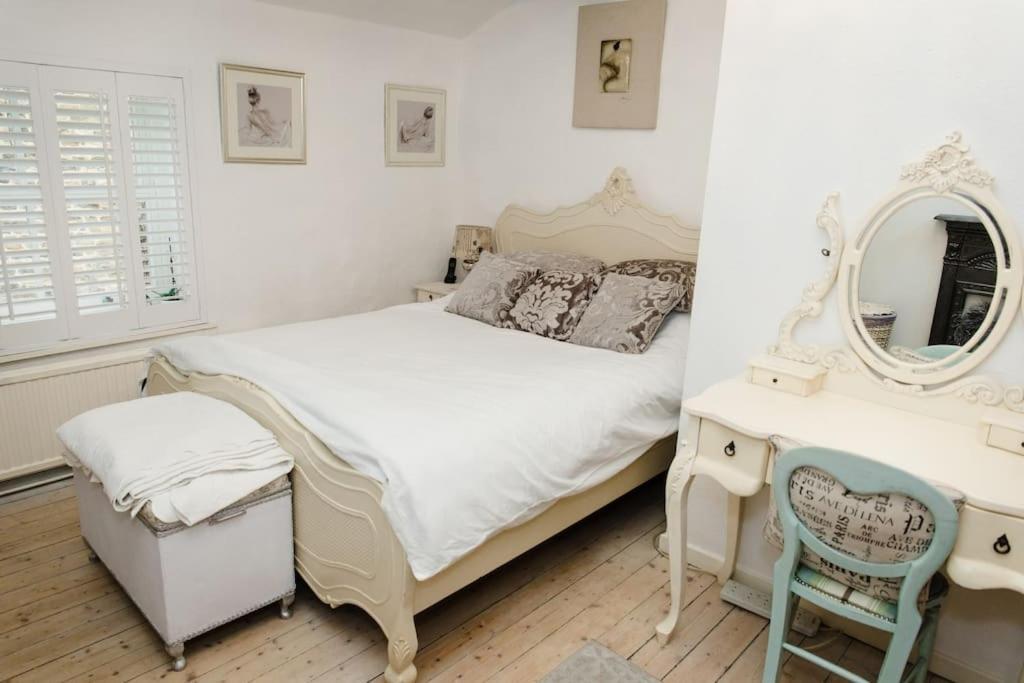 1800 Period Grade 2 Listed Cottage Addingham Bagian luar foto