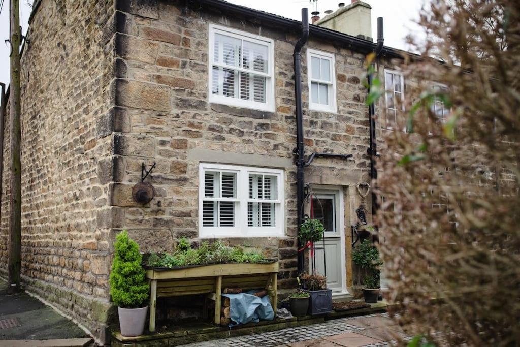 1800 Period Grade 2 Listed Cottage Addingham Bagian luar foto